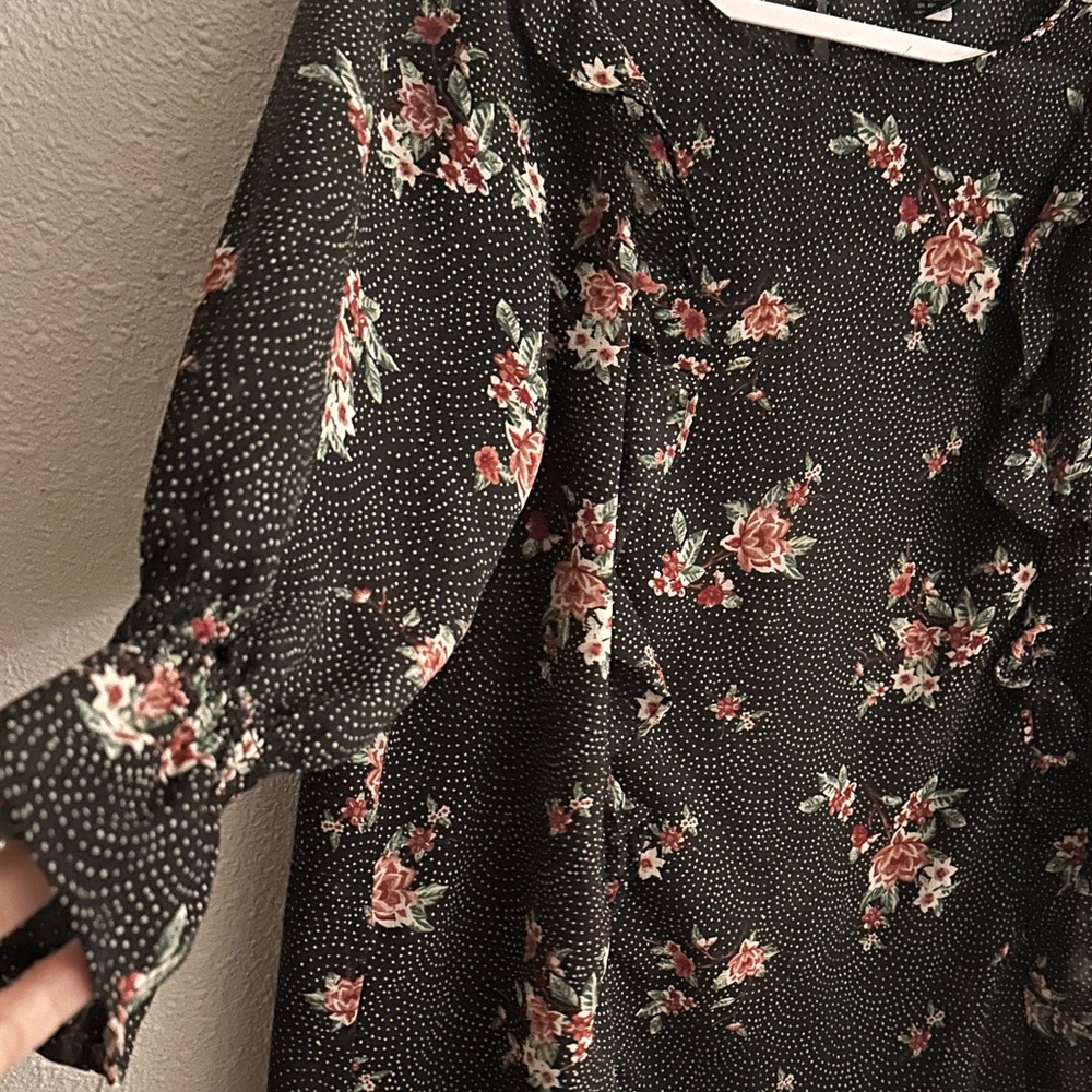 Torrid Black Floral Polka Dot Print Ruffles & Bell Sleeve Top Size 0/12 - Picture 6 of 9